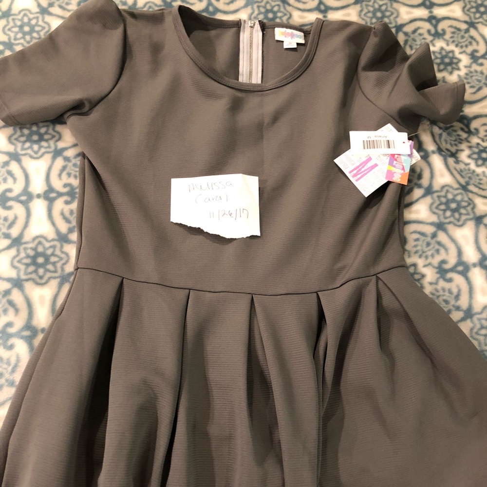 NWT LuLaRoe solid grey Amelia Size M
